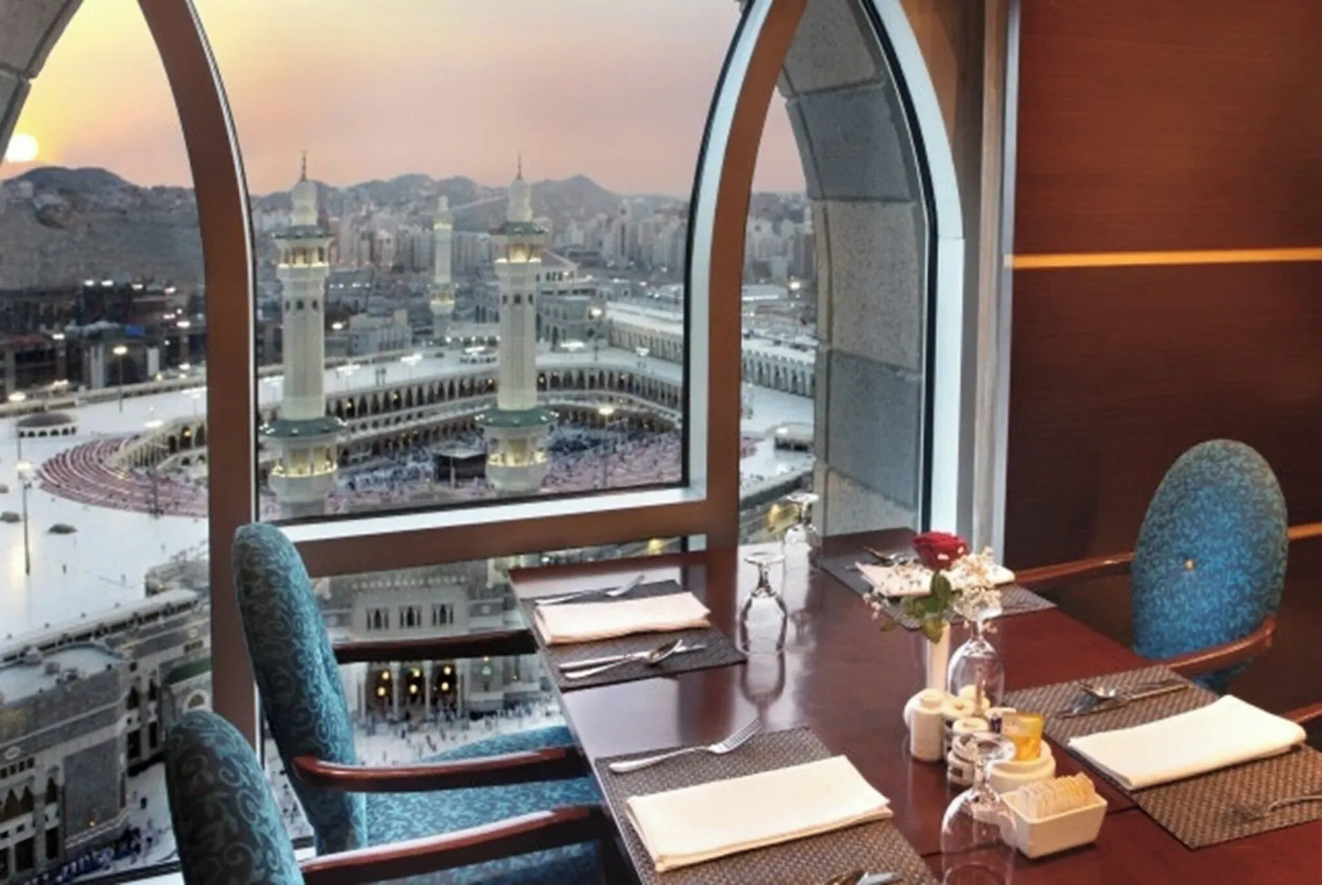 Restaurant dining at Al Marwa Rayhaan by Rotana Makkah