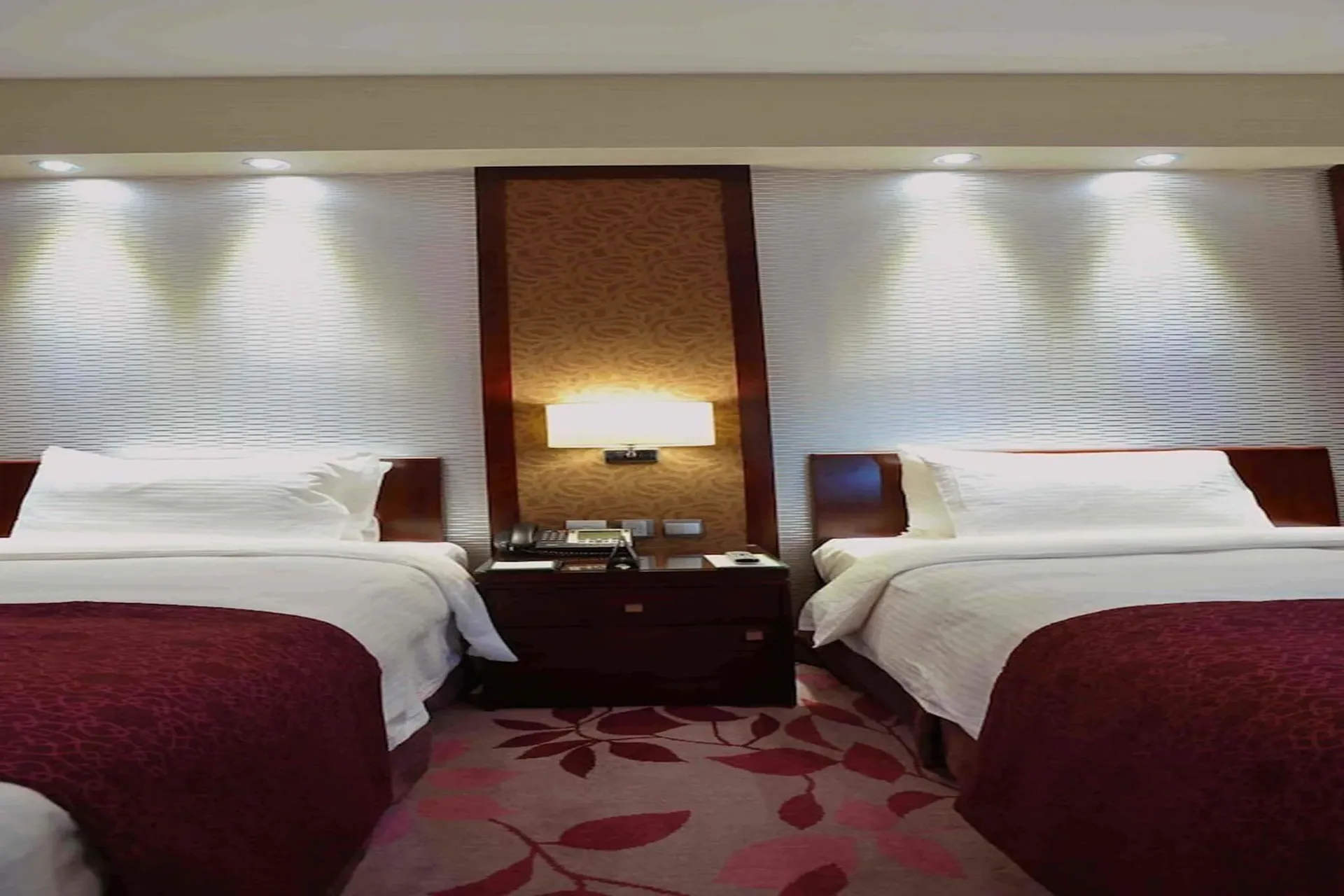 Guest Twin Room at Al Marwa Rayhaan by Rotana Makkah