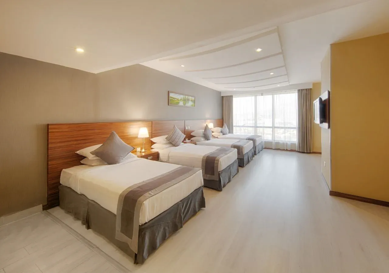Standard Quadruple Room Side Haram View at Al Safwah Royale Orchid Hotel Makkah