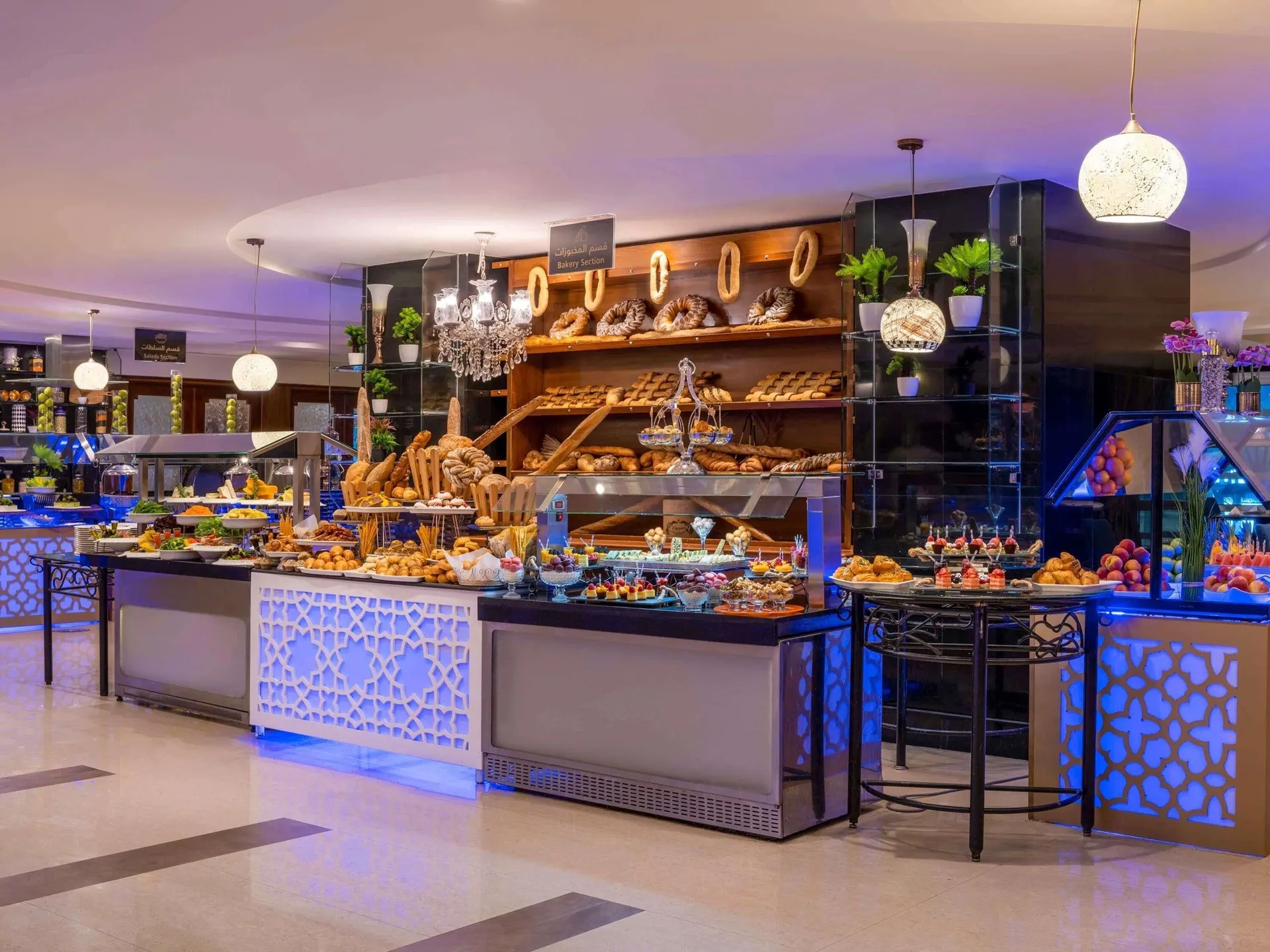 The Lounge restaurant at Anwar Al Madinah Mövenpick Hotel
