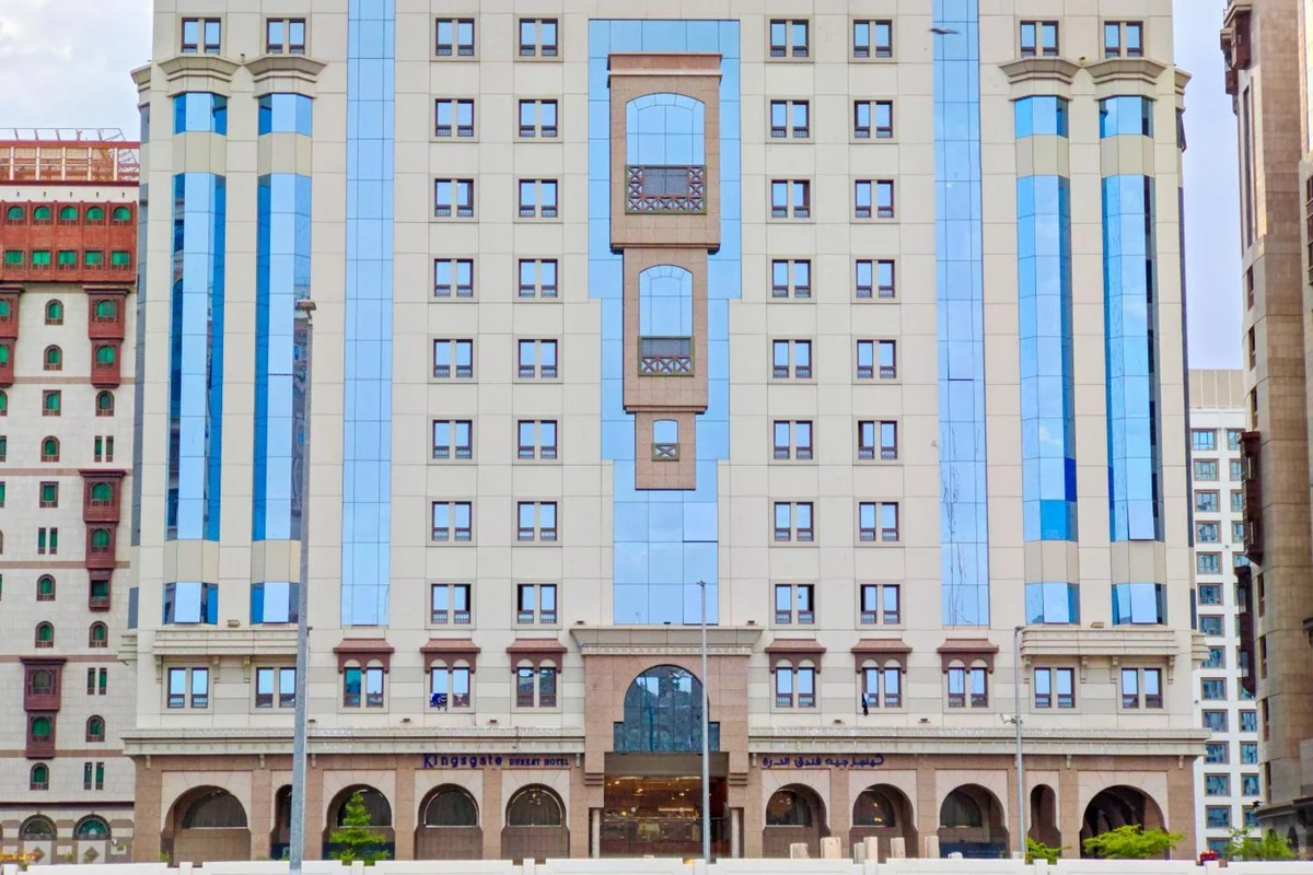 Front entrance of the Durrat Al Eiman hotel in Madinah