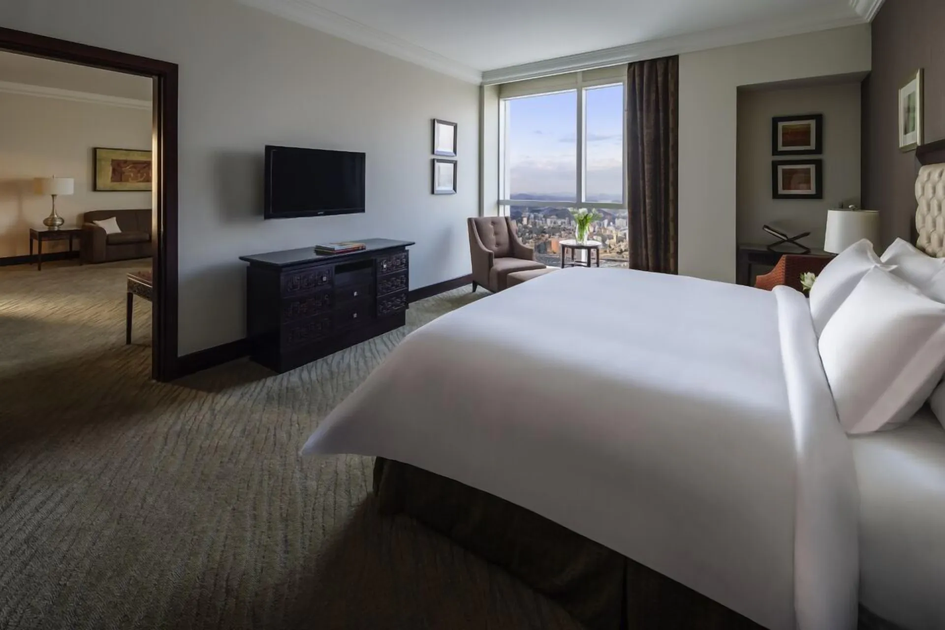Fairmont Gold, Junior Suite, City View at Fairmont Clock Tower