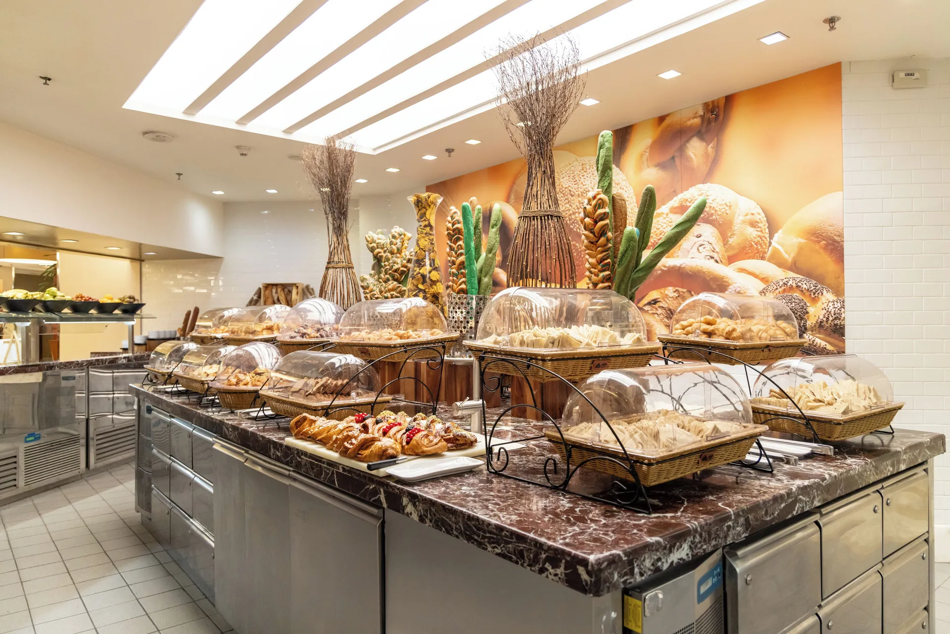 In-room dining at Jabal Omar Marriott Hotel Makkah