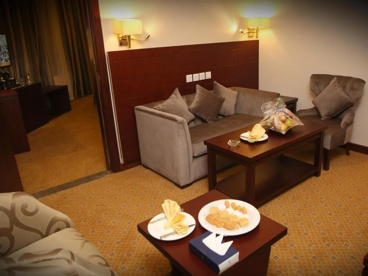 Al Aqeeq Al Rawda Hotel by Abu Al Joud – Living area| Junior Suite