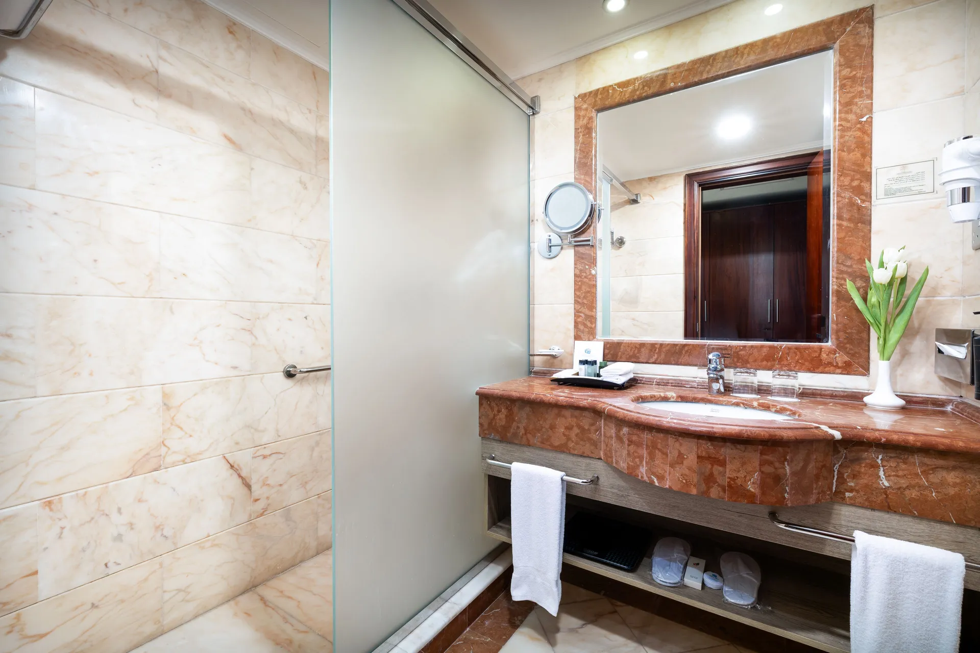 Emaar Royal Hotel – Free toiletries, deep-soaking bathtub, combined shower/bathtub