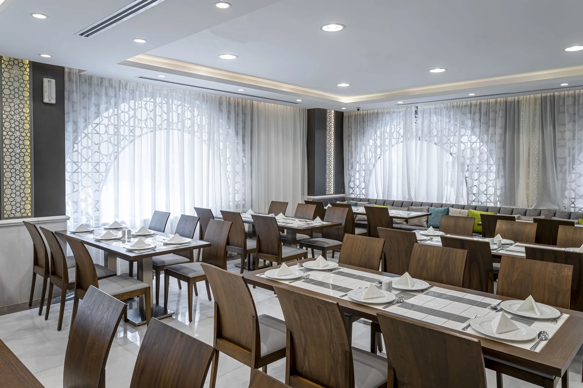 Taba Al Salam Hotel restaurant dining area