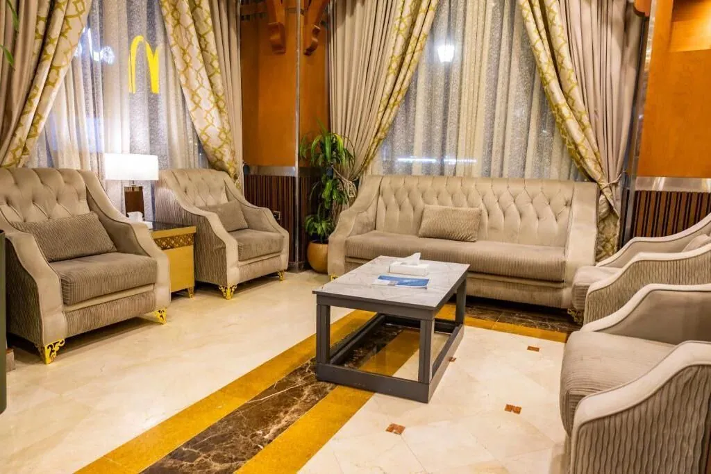 Zowar International Hotel - Lobby sitting area
