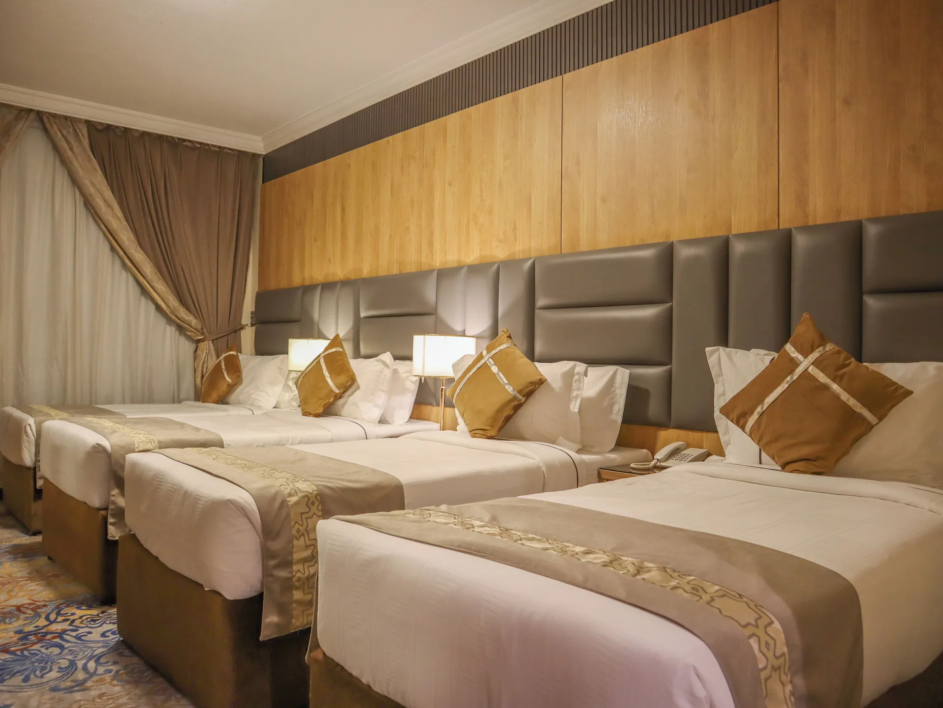 Zowar International Hotel - Standard Quadruple Room