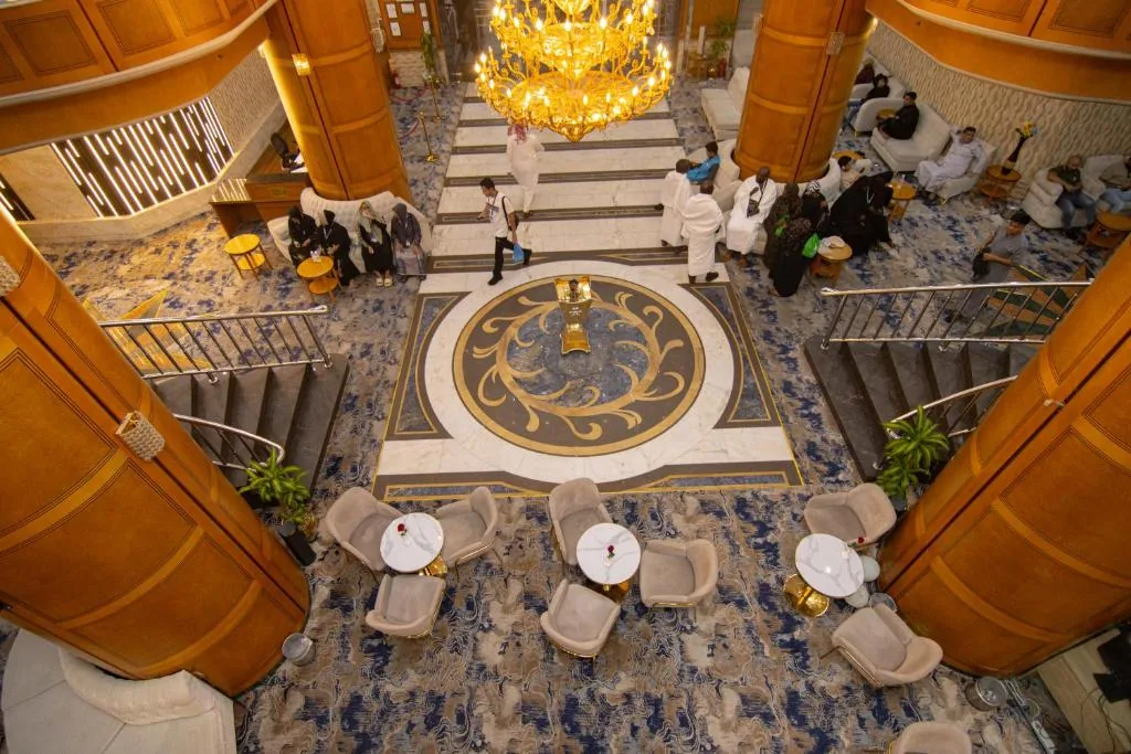 Main lobby with chandelier at Maysan Al Maqam Hotel