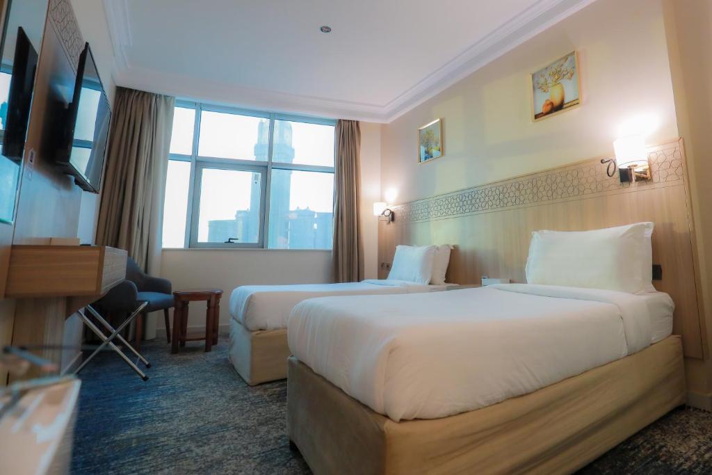 Twin room with city view at Nawazi Towers Hotel