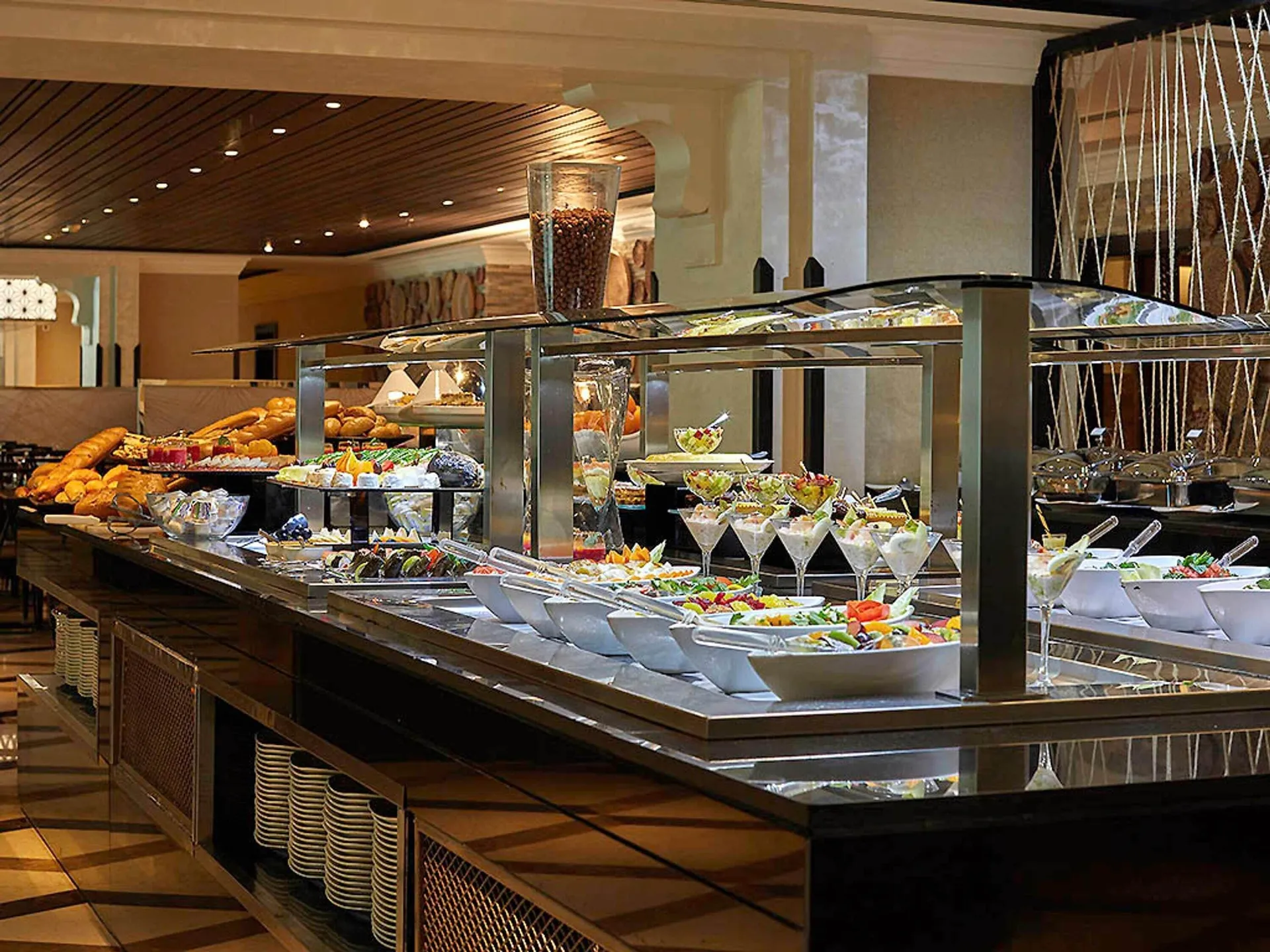 breakfast, lunch, 2 restaurants, dinner served; international cuisine at Pullman ZamZam Makkah