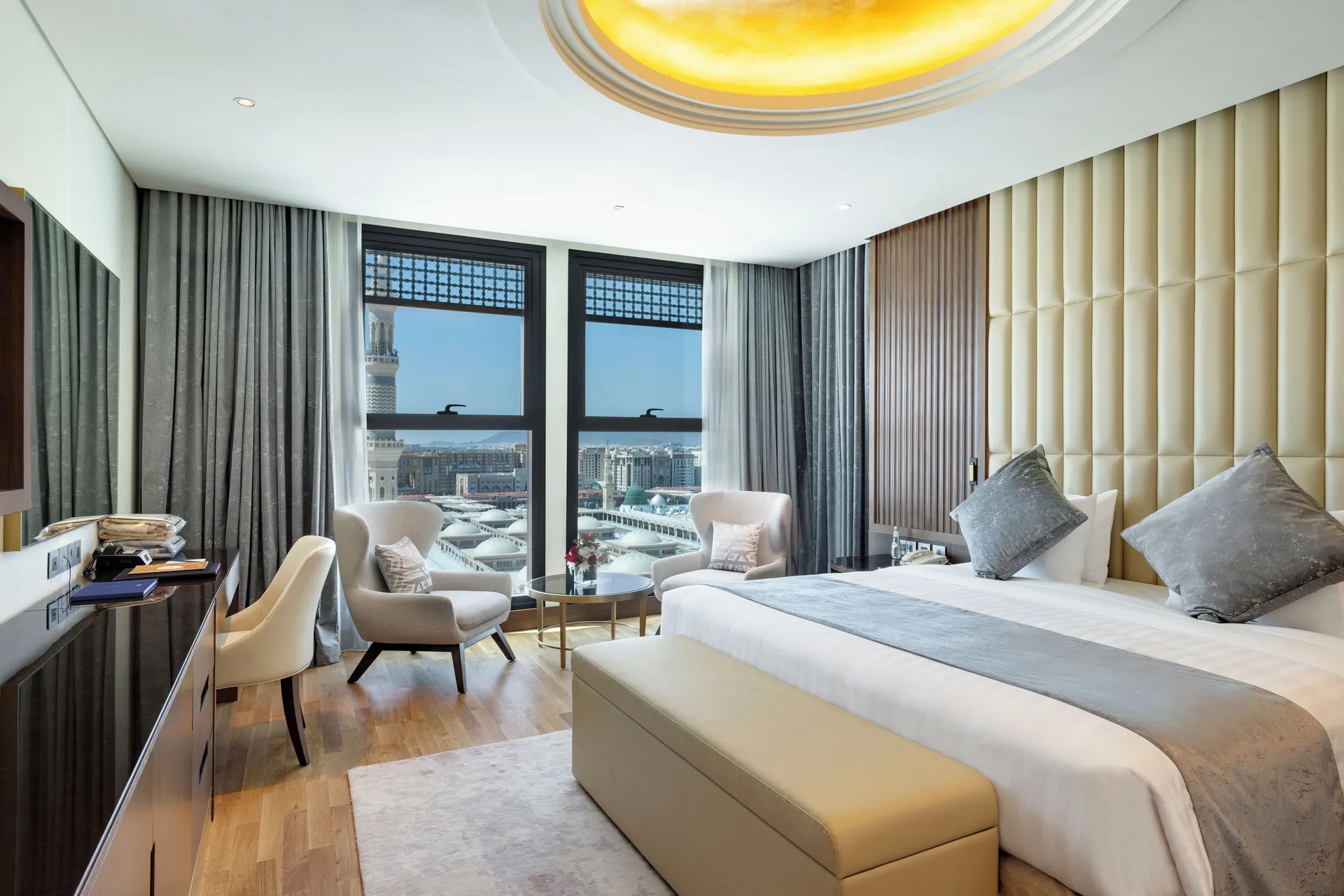 The Biltmore Almadinah Hotel – minibar, desk, in-room safe, Hypo-allergenic bedding