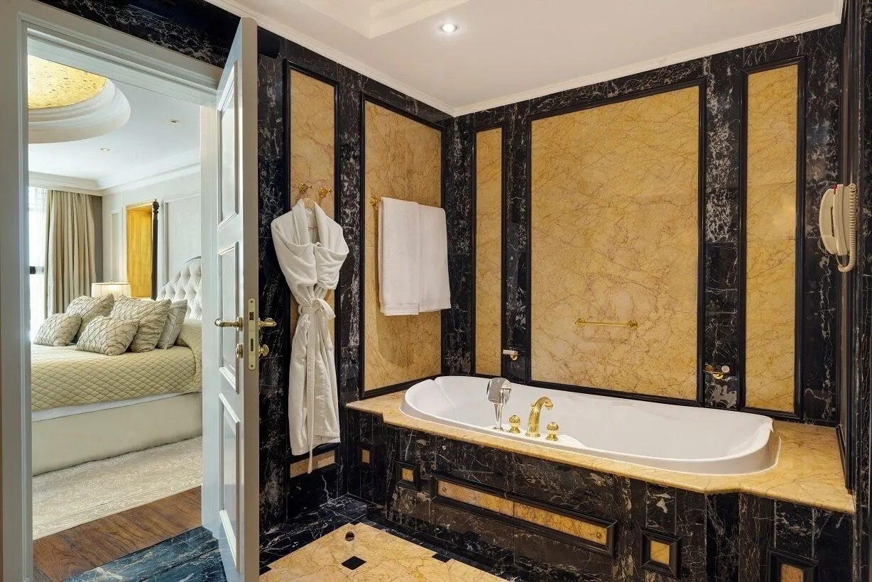 The Biltmore Almadinah Hotel – Bathroom| Grand Royal two bedroom suite haram view