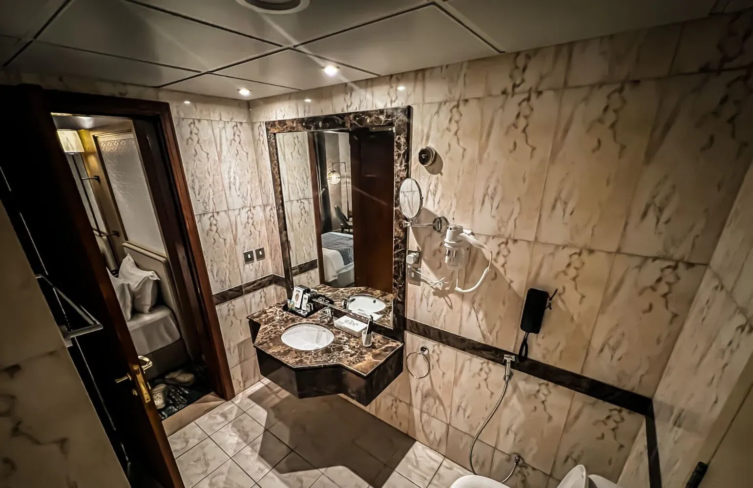Waqf Othman Bin Affan Hotel – soap, Separate bathtub and shower, hair dryer, towels